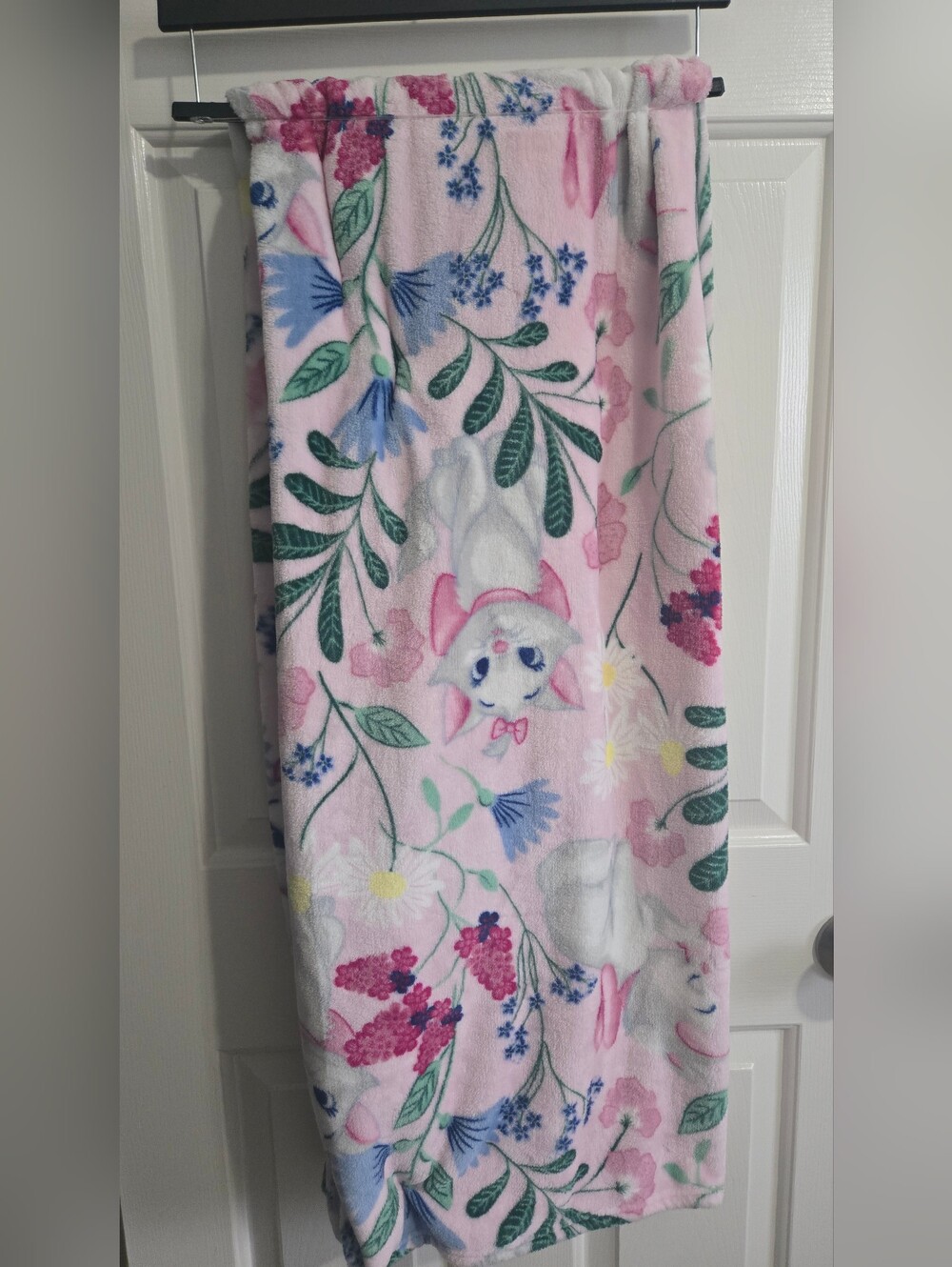 Disney Marie Plush Throw Blanket - Pink Floral - Picture 2 of 4
